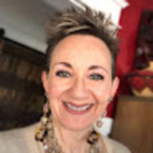 Meet your Posher, Lorrie